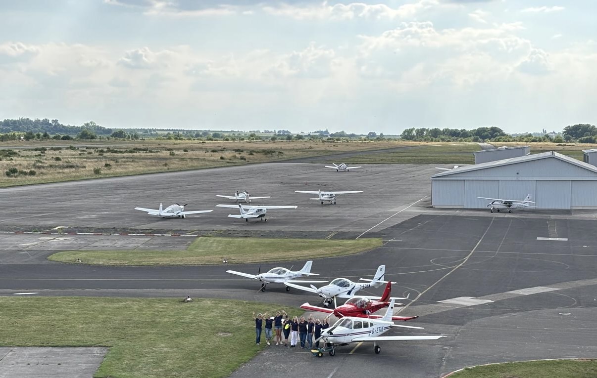 Alle Teilnehmerinnen des Ladies Flight X nach der Rückkehr am Flugplatz in Mainz-Finthen.